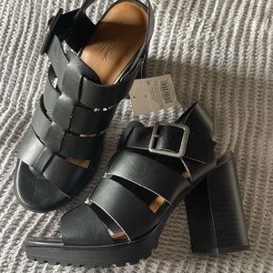 NEW Universal Thread Anastasia Stacked Block Black Heel US 6